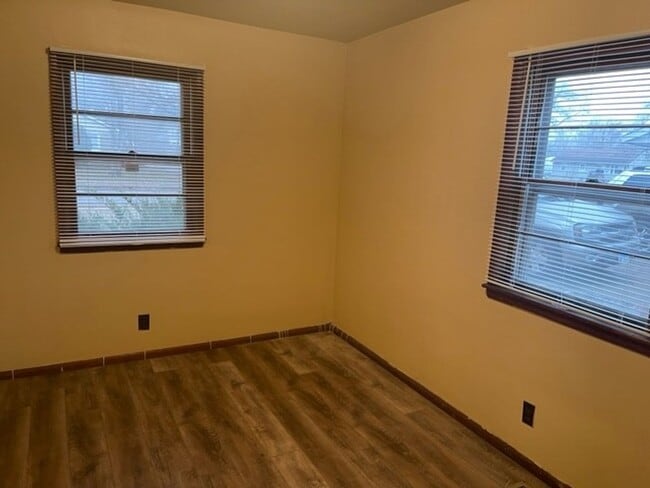 Building Photo - 1405 Holly Hill Dr