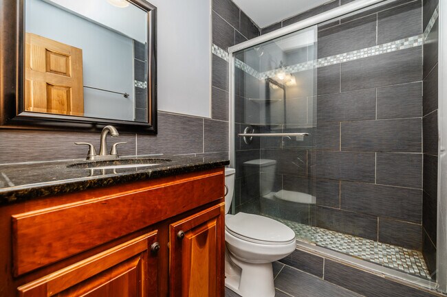 Building Photo - 807 S Claremont Ave