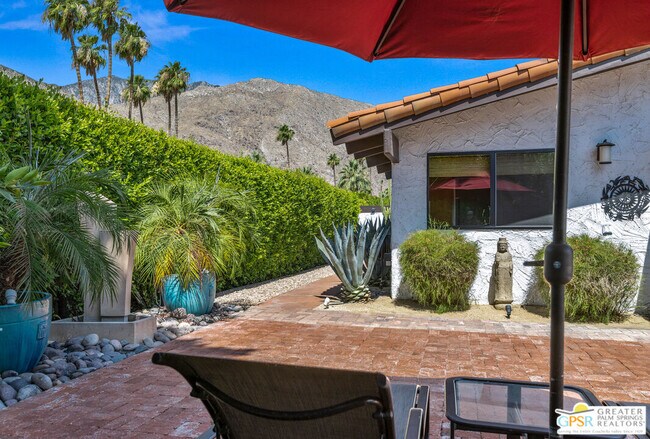 Building Photo - 1347 Primavera Dr S