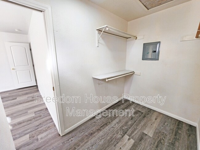 Building Photo - 670 Bourbon St