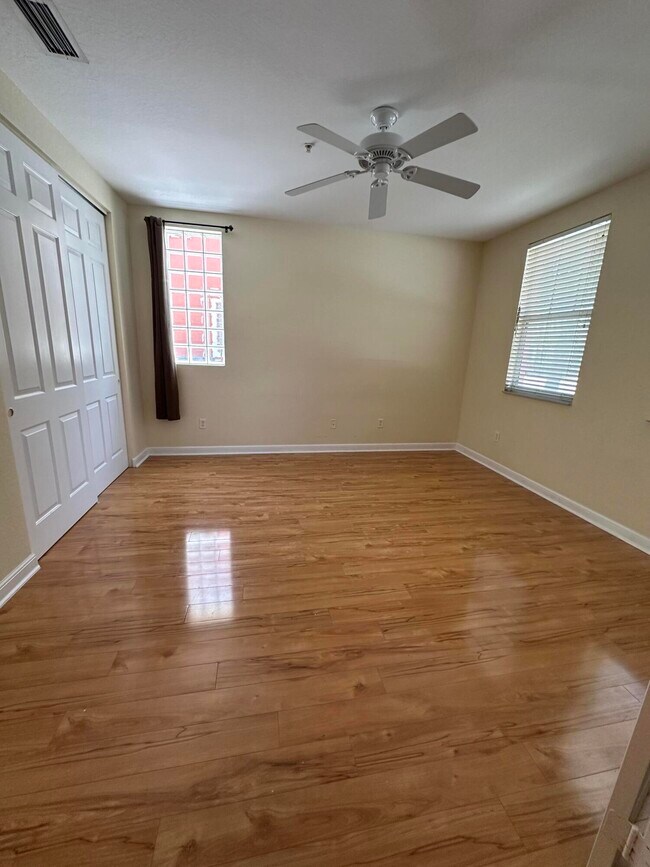 Building Photo - 845 Millbrae Ct