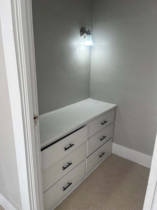Building Photo - Beautifully Renovated 1 Bed 1 Bath