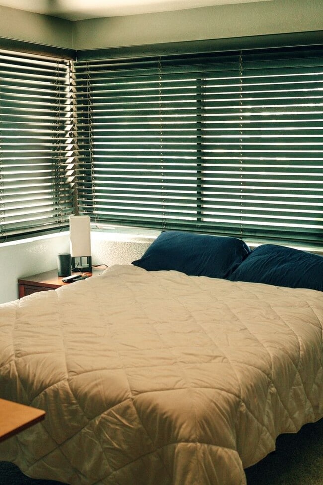 Building Photo - Modern 4BR Lakewood Home on Nearly Half an...