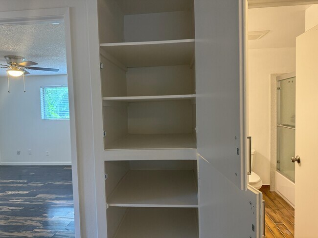 Building Photo - 2460 Brookside Way