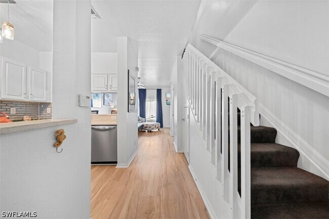 Building Photo - 10039 Poppy Hill Dr