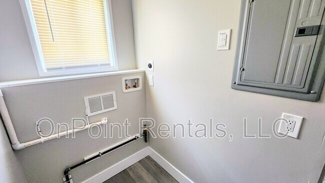 Building Photo - 7873 Syracuse St