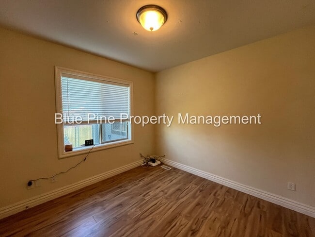 Building Photo - 8426 S Black Hawk Dr