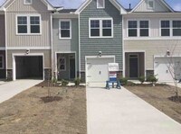Building Photo - 277 Paramount Dr