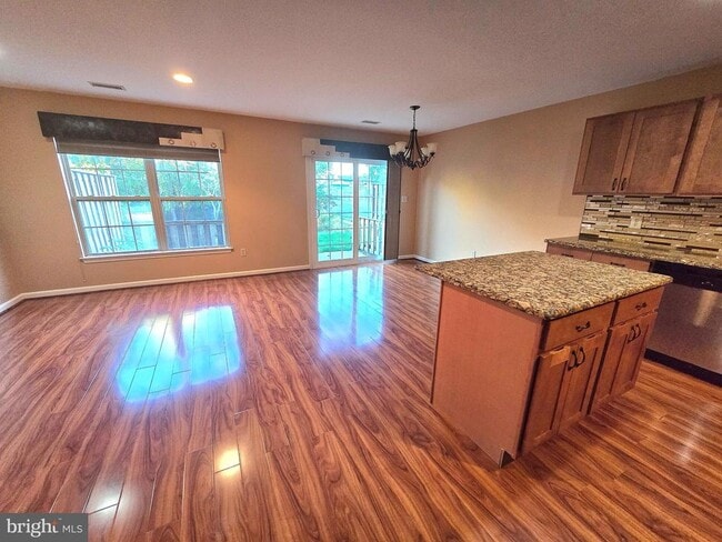 Building Photo - 725 Dell Ct