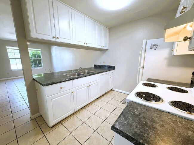 Building Photo - 2708 Tess Cir