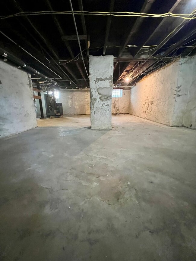 Building Photo - Gorgeous 5-Bedroom Single Family Home in Upper Darby! Available NOW!