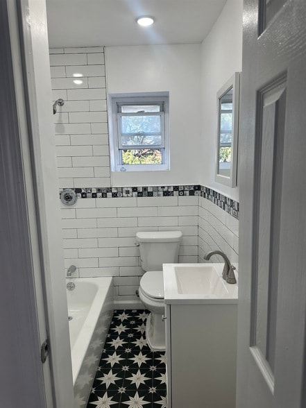 Building Photo - 340 2nd St