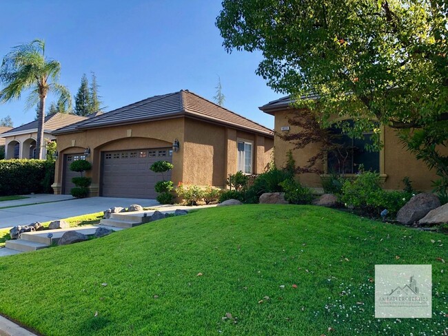 Building Photo - Spacious Four Bedroom Home in Clovis North...