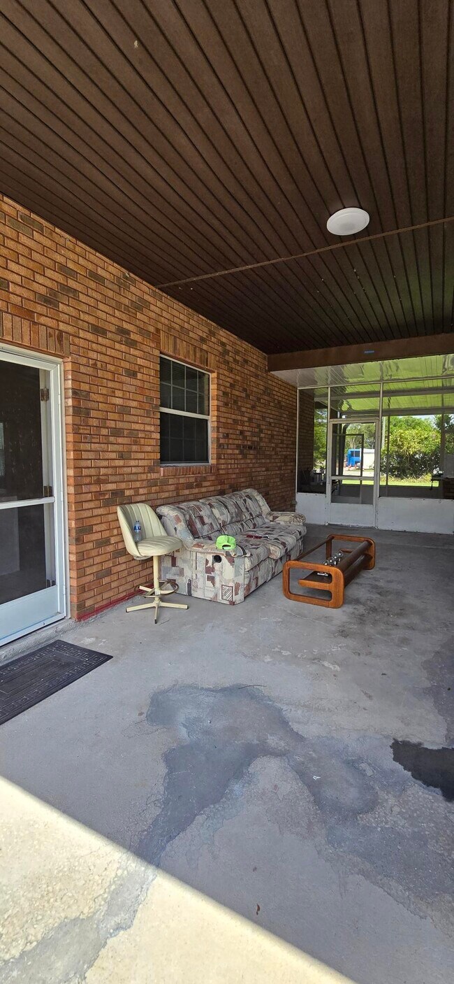 Building Photo - 3200 Old Canoe Creek Rd