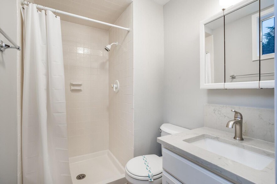 Building Photo - 13665 Sw Parkway