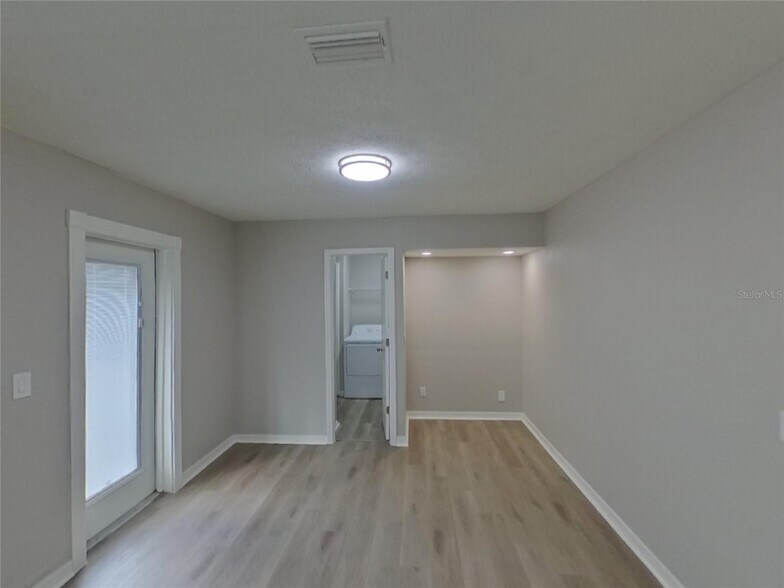 Building Photo - 114 Jeffrey Dr