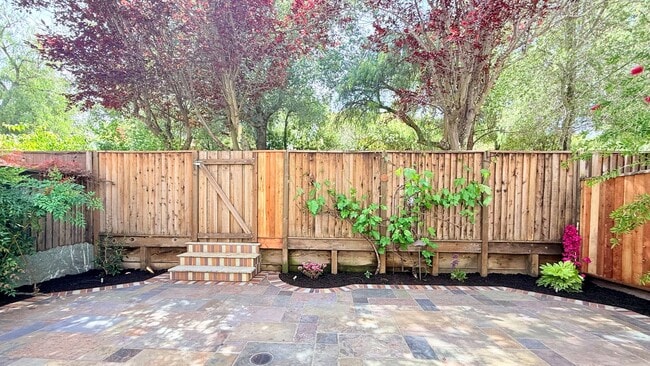 Building Photo - Charming and Move-in Ready 3BD/2.5BA, Two-Story Townhouse in Miravilla at Gale Ranch, San Ramon- ...