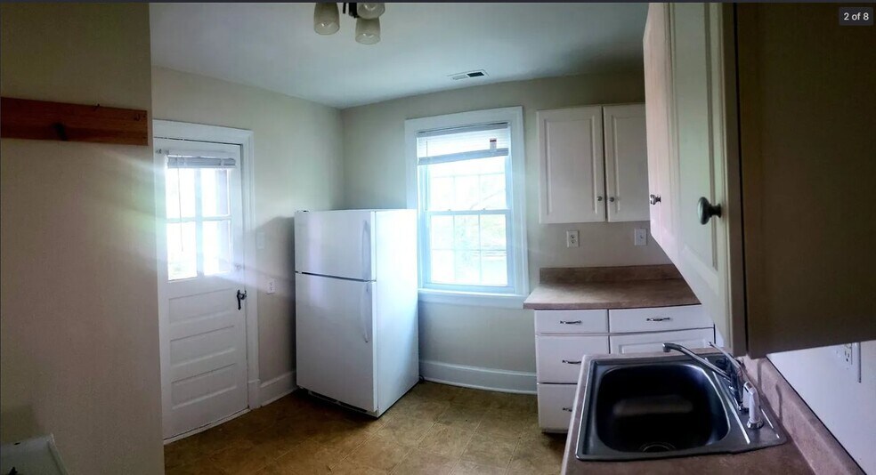 Building Photo - 4029 Clinton Ave