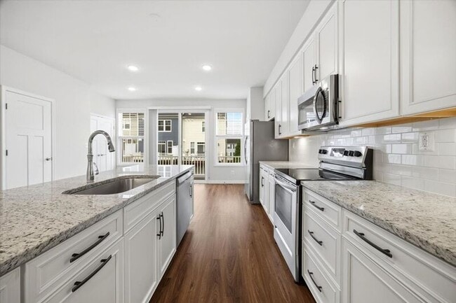 Building Photo - 628 Bushwood Alley