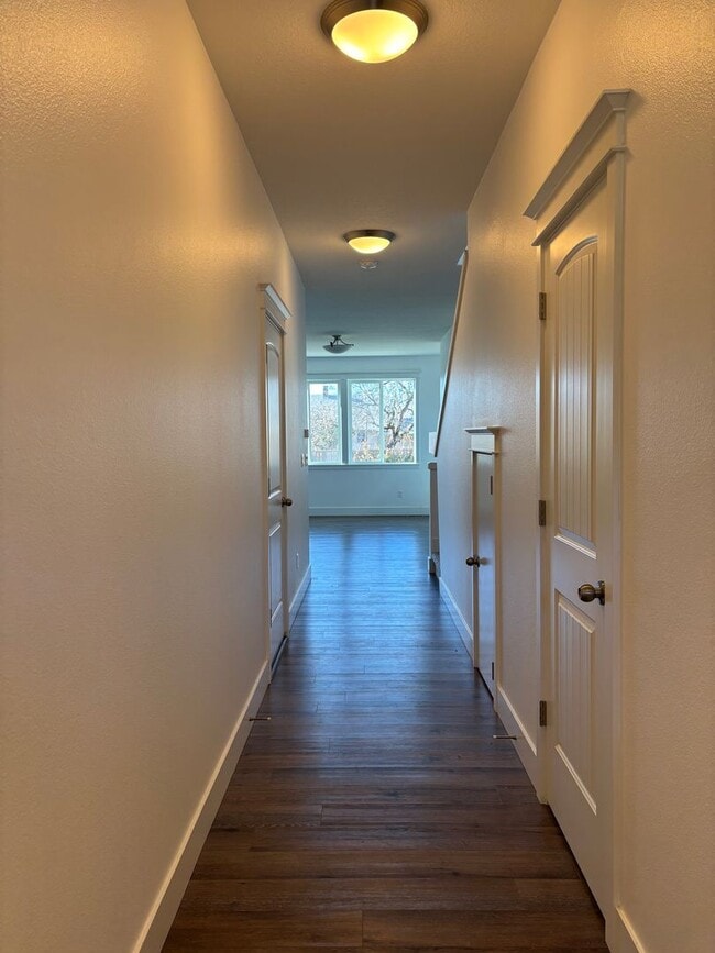 Building Photo - 2 Story Home in the Desirable Columbia Estates Development