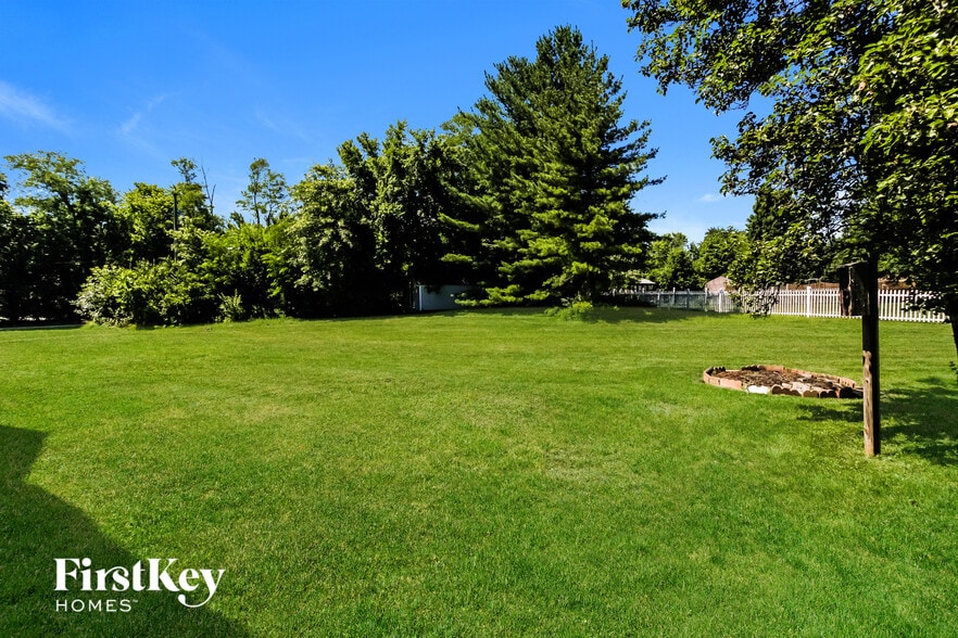 Building Photo - 2320 Firth St