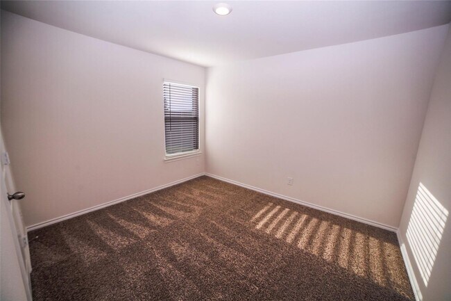 Building Photo - 103 Whirlway Ln