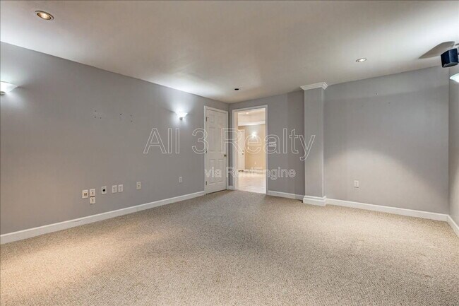 Building Photo - 2540 Alvecot Cir SE