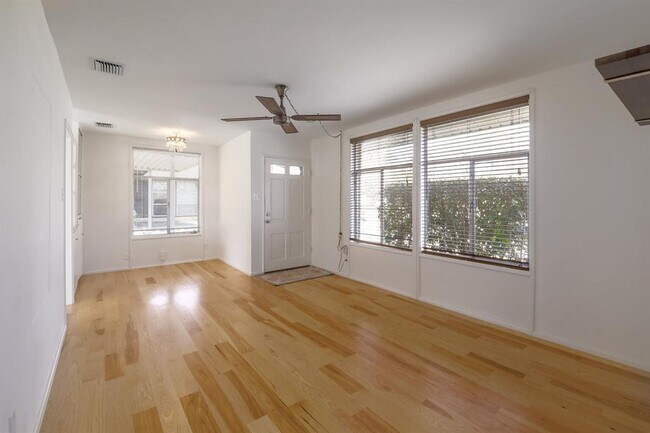 Building Photo - 1515 Corona Dr