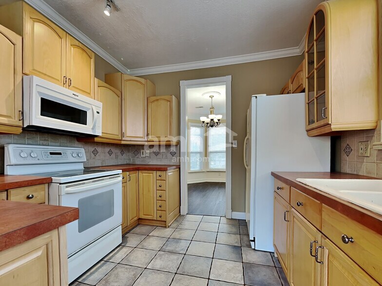 Building Photo - 4317 Aylesbury Dr
