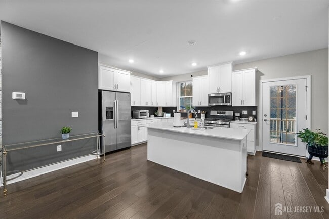 Building Photo - 1901 Swales Ct