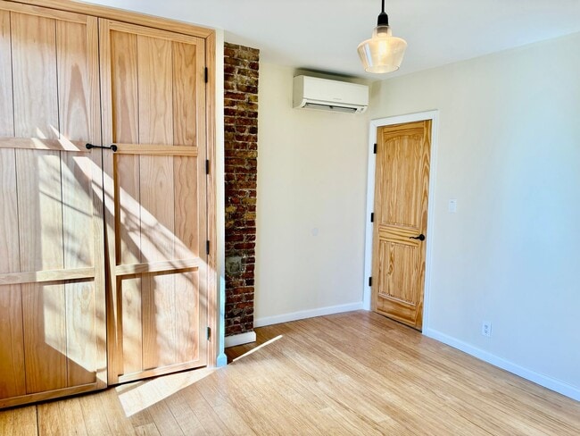 Building Photo - Single family house for rent in Jersey City