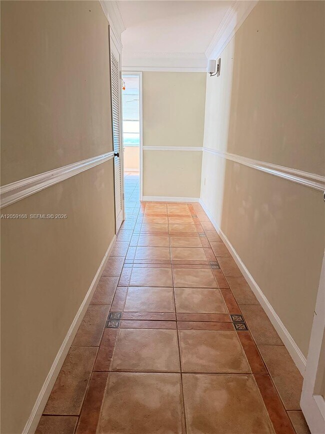Building Photo - 18051 Biscayne Blvd
