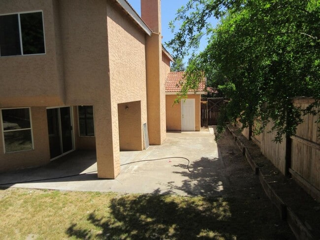 Building Photo - 4 Bed, 2.5 Bath Home with 3-Car Garage in Clovis Unified School District