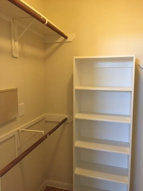 Building Photo - 705 South Ella Creek Drive