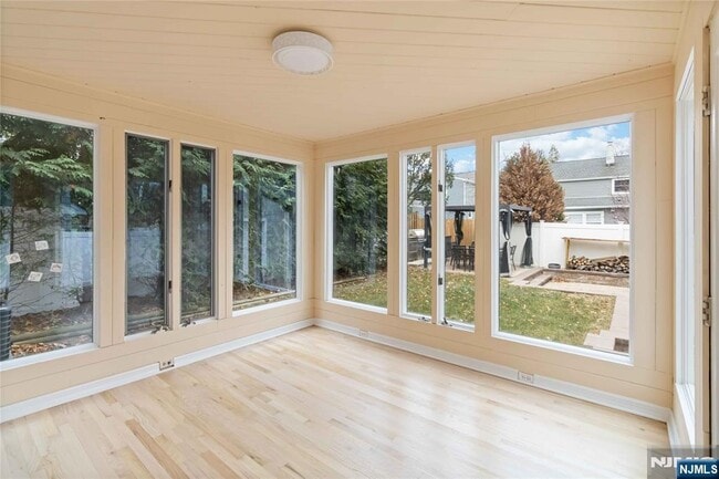 Building Photo - 31 Sherman Ave