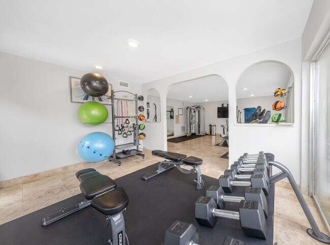 Building Photo - 4301 W Cleveland St