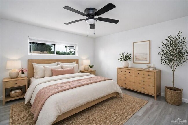 Building Photo - 1107 Shasta Ave W