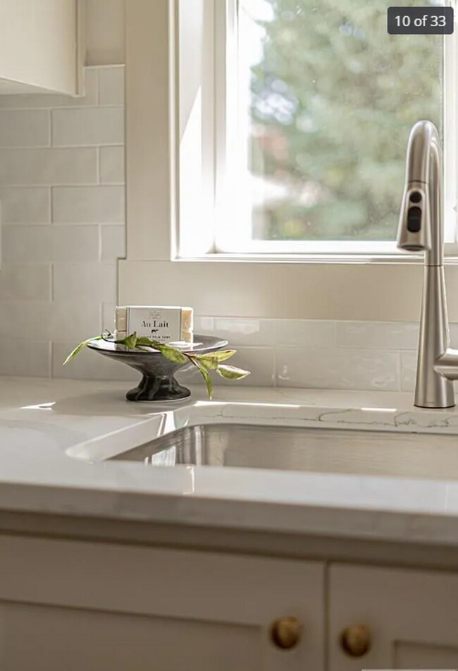 Building Photo - BEAUTIFUL 3 Bed 2.5 Bath Townhome Available!