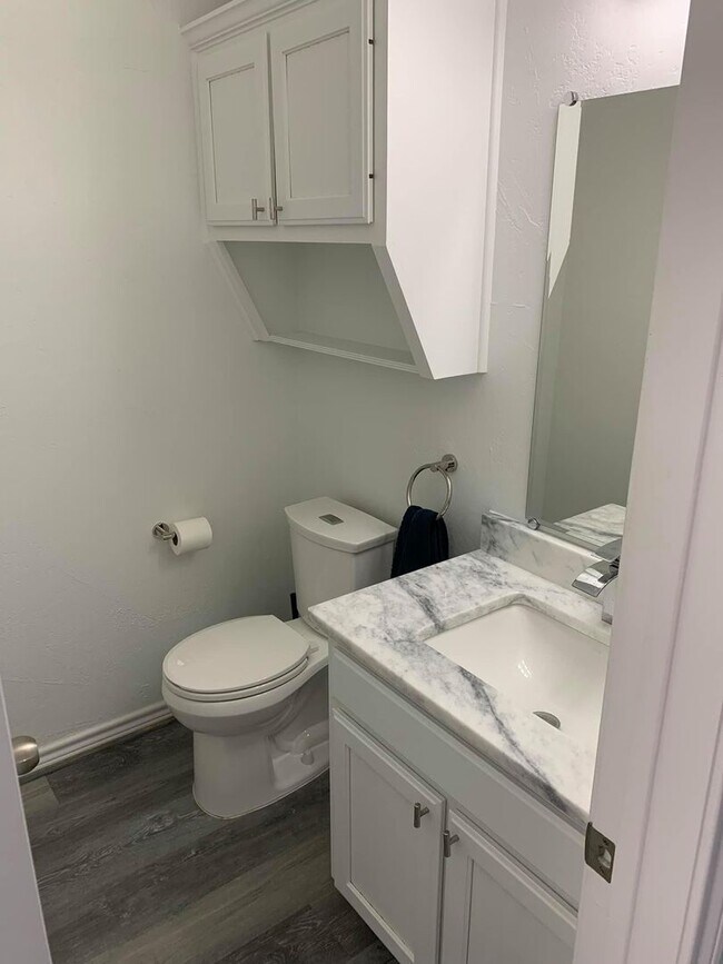 Building Photo - Fully Furnished Baylor Condo