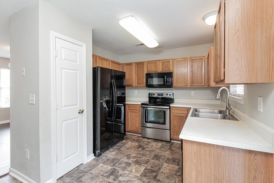 Building Photo - 7031 Coble Ave