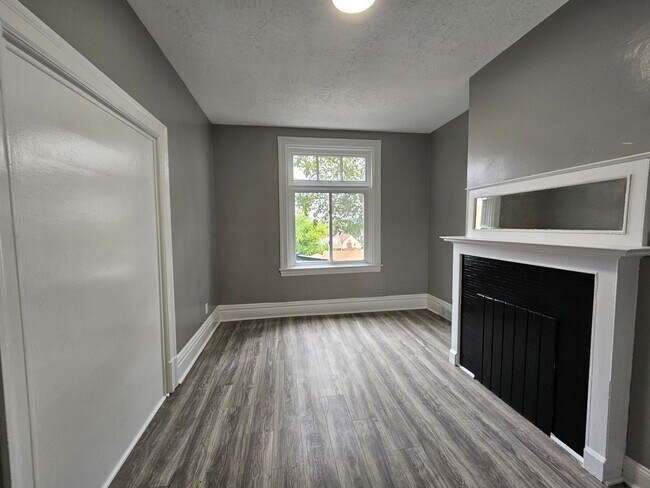 Building Photo - Fully updated 3 Bedroom 1 Bath Apartment for rent in Beechview!