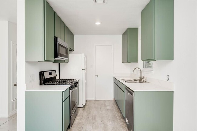 Building Photo - 3304 Dolphin Cove