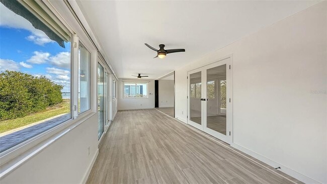 Building Photo - 909 Spanish Dr N