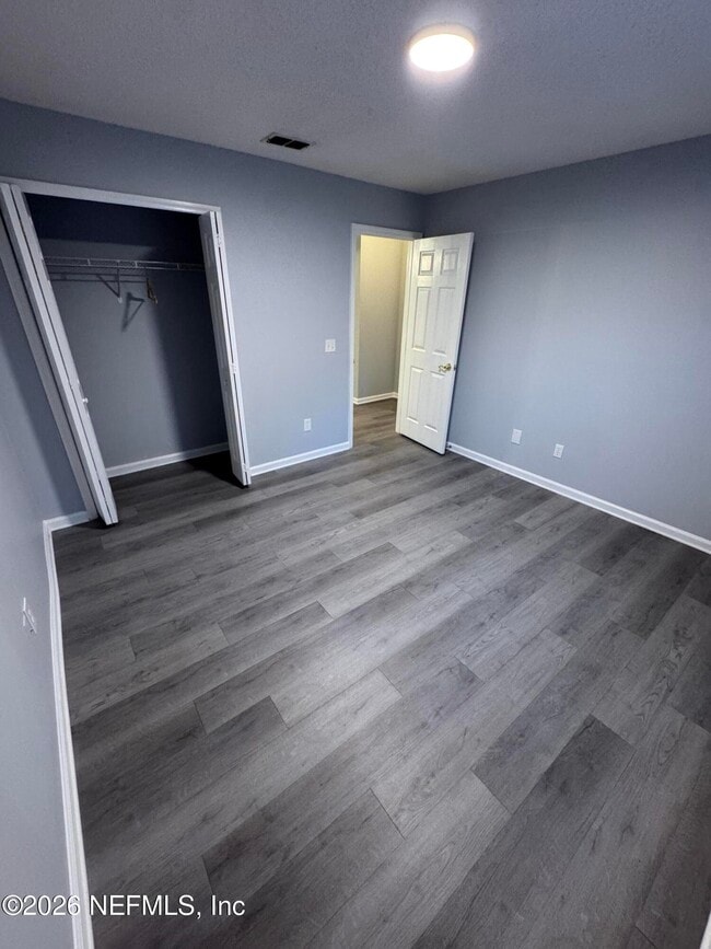 Building Photo - 5558 Oak Crossing Dr