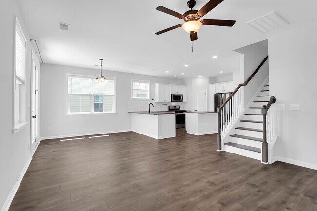 Building Photo - Pristine and Calm Home in Moncks Corner