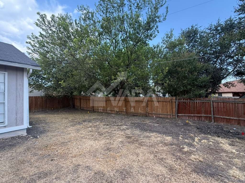 Building Photo - 6822 Raintree Forest