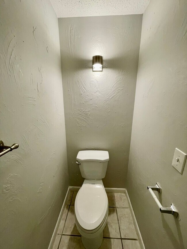 Building Photo - 827 Long Meadow Ct