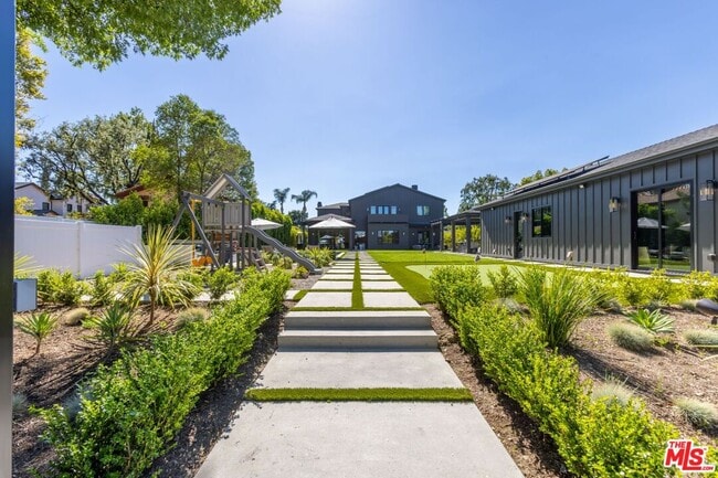 Building Photo - 5084 Valjean Ave
