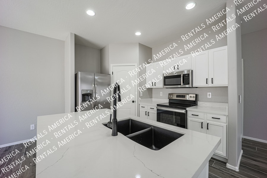 Building Photo - 2738 E Indian Wells Pl