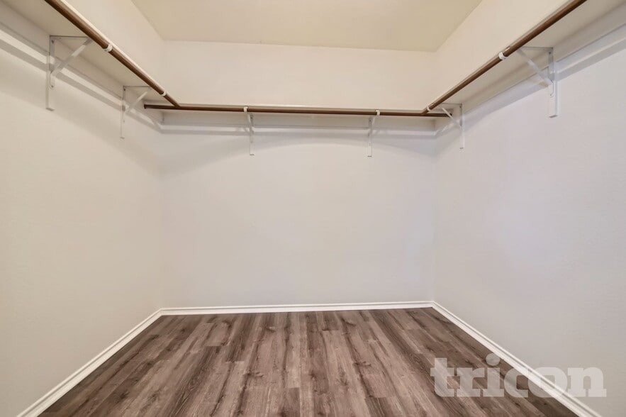 Building Photo - 103 Hollow Tree Dr